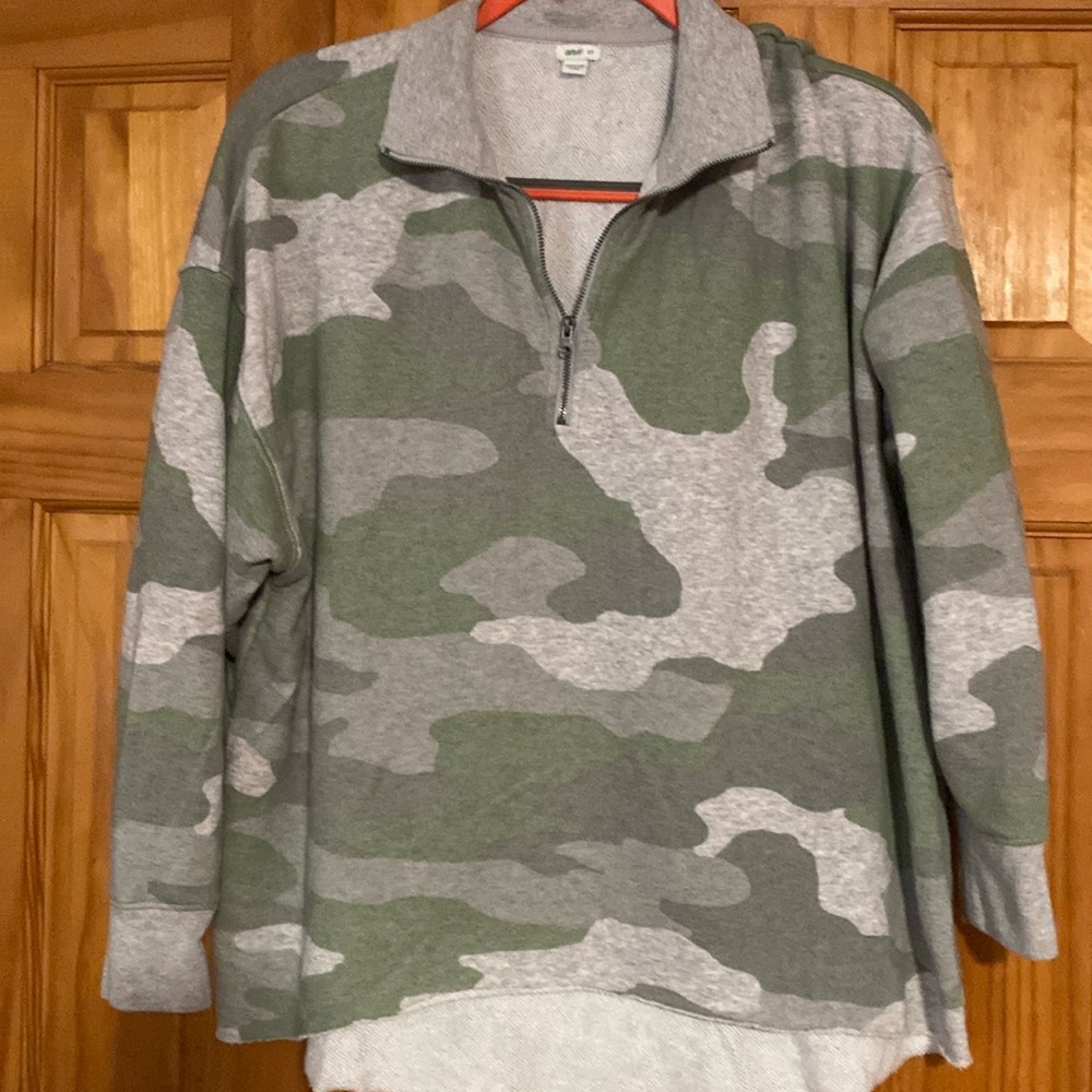 Aerie Soft 1/4 Zip Sweatshirt Size Small Green, Grey, White camouflage